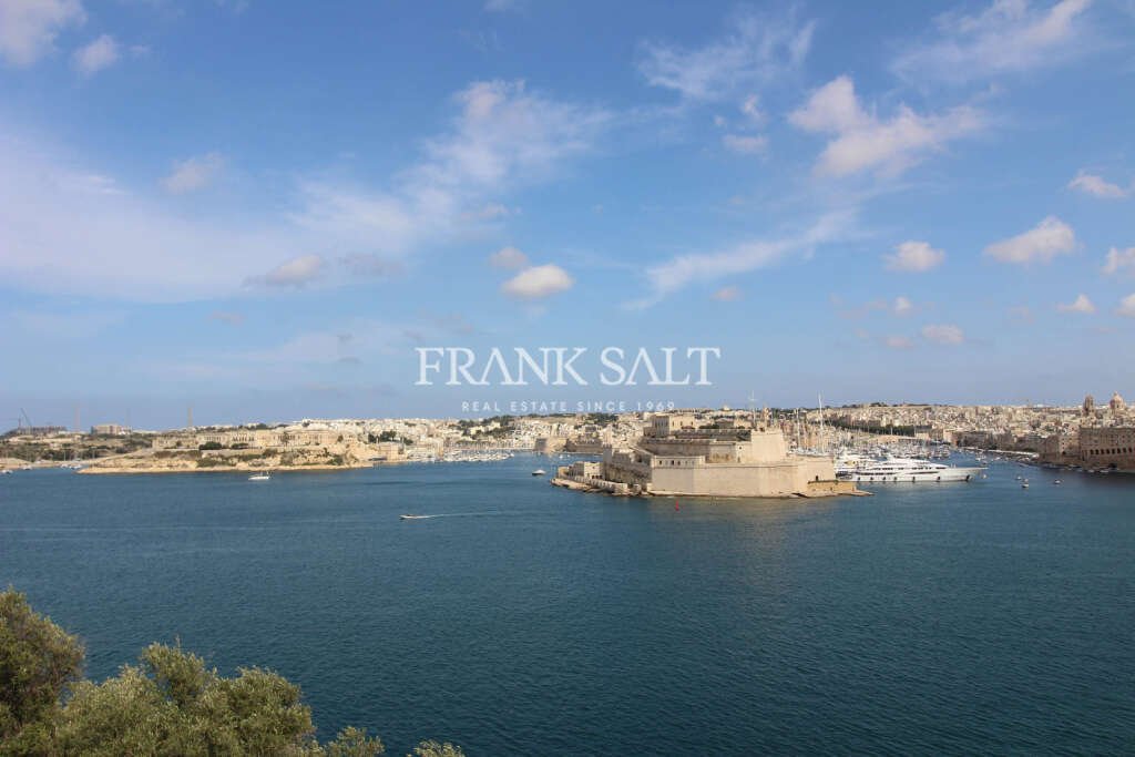 Valletta, Unconverted Townhouse In Valletta, Malta For Sale (13020239)