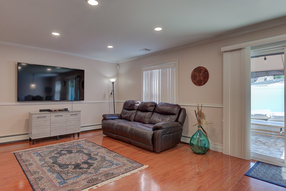 9 Foster Lane, Westbury, Ny, 11590 In Salisbury, New York, United