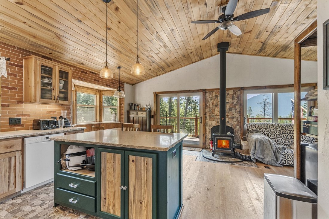 Craftsman Cabin In Clark Fork In Clark Fork, Idaho, United States For
