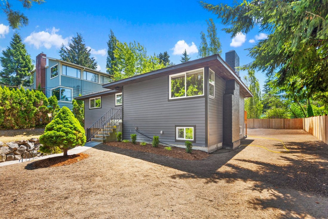 Ridgecrest Home In Lake Forest Park, Washington, United States For Sale