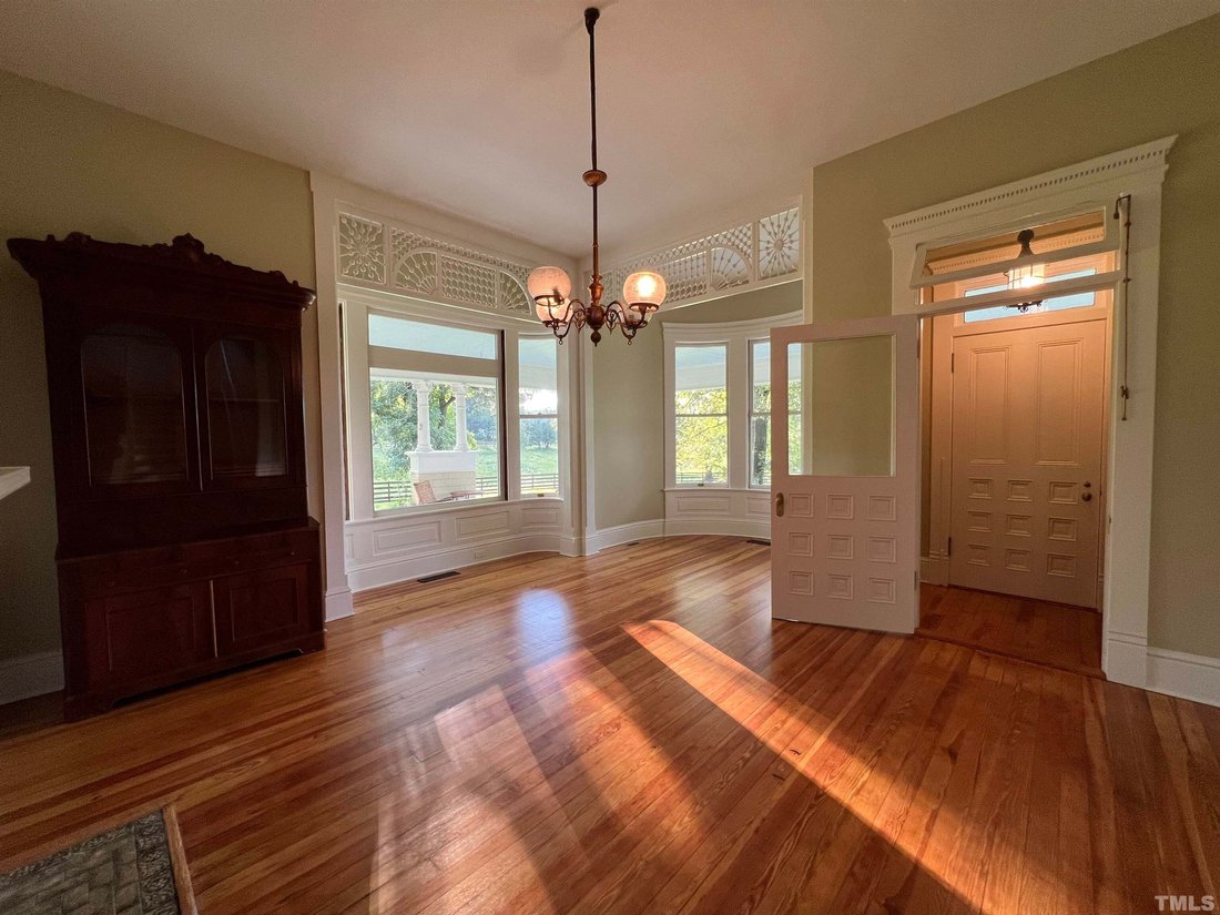 5 Bedrooms Single Family Attached In Saxapahaw, North Carolina, United