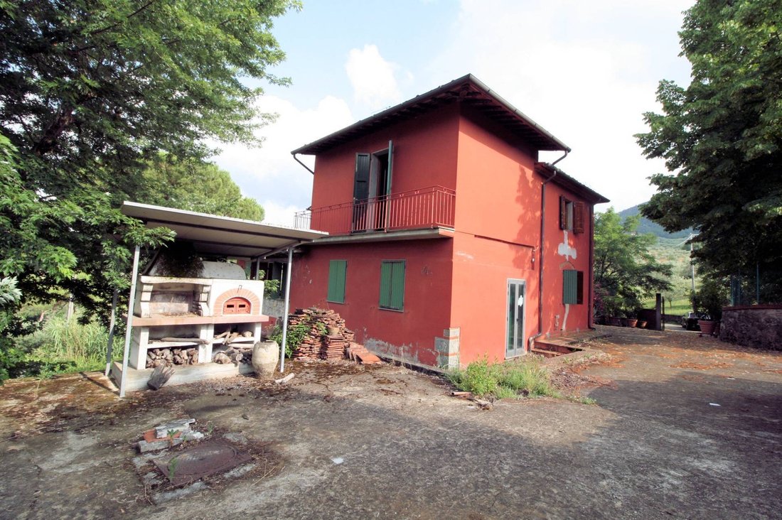 Casa In Stile Rustico Toscano In Posizione In Quarrata, Tuscany, Italy
