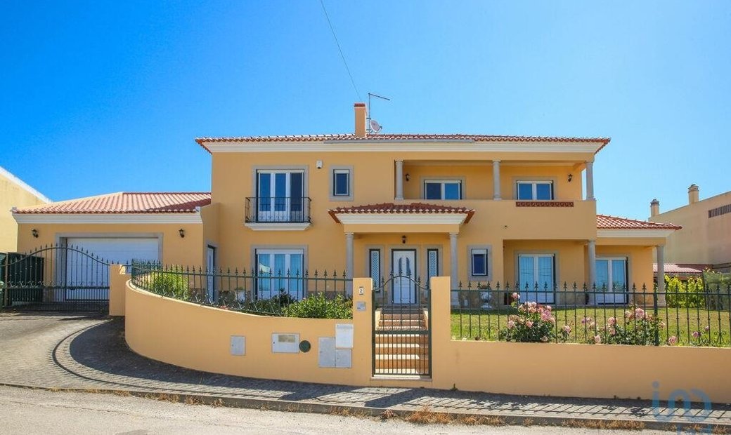 Lourinhã Town House In Lourinhã, Lisbon, Portugal For Sale (13017620)