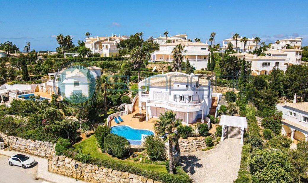 4 Bed Villa With Infinity Pool And Panoramic In Budens, Algarve