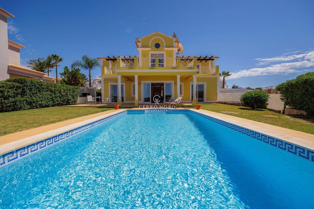 Elegant Detached Four Bedroom Villa With In Vale De Parra, Algarve