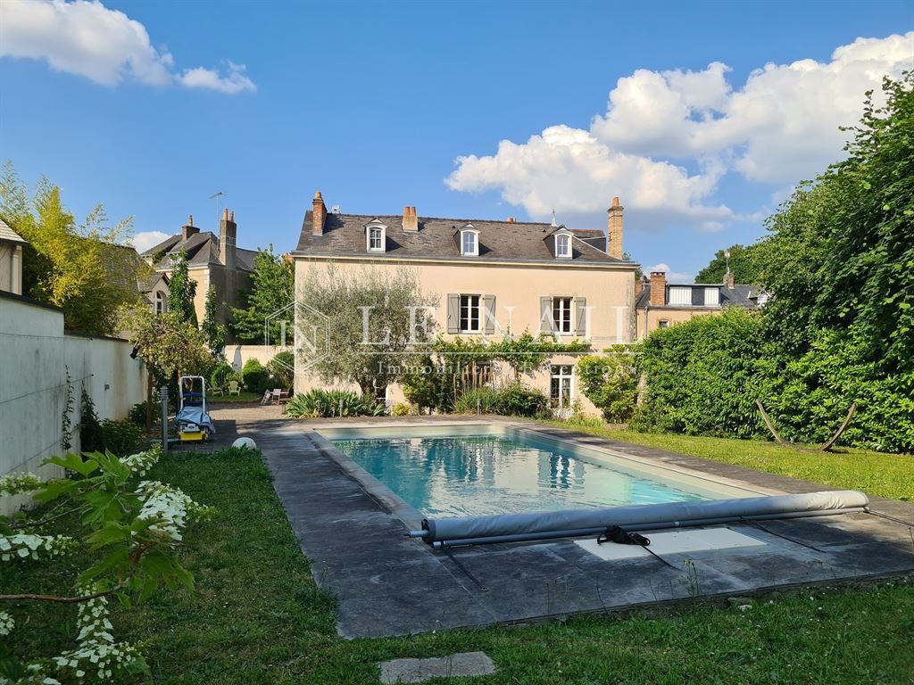 elegant-19th-century-bourgeoise-house-in-in-laval-pays-de-la-loire