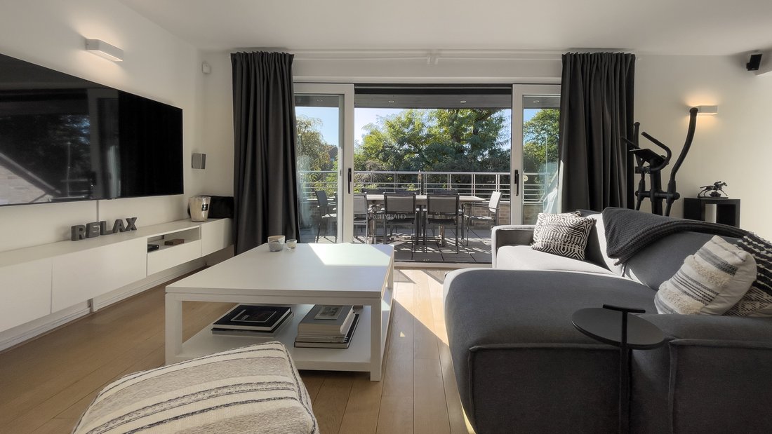 Ravissante Propriete Mixte In Kraainem, Flanders, Belgium For Sale