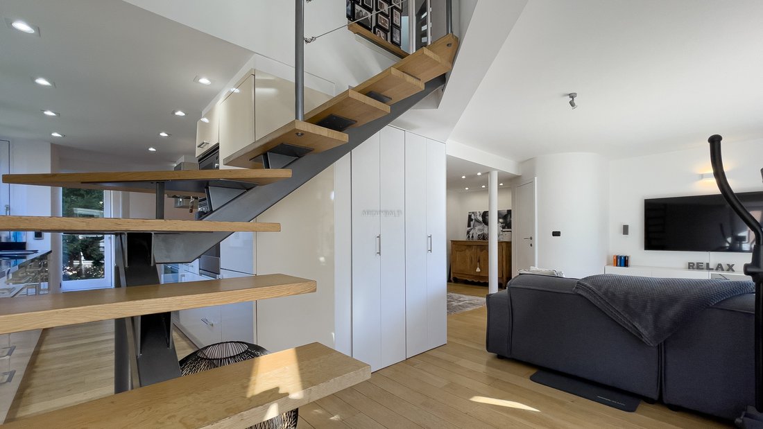 Ravissante Propriete Mixte In Kraainem, Flanders, Belgium For Sale