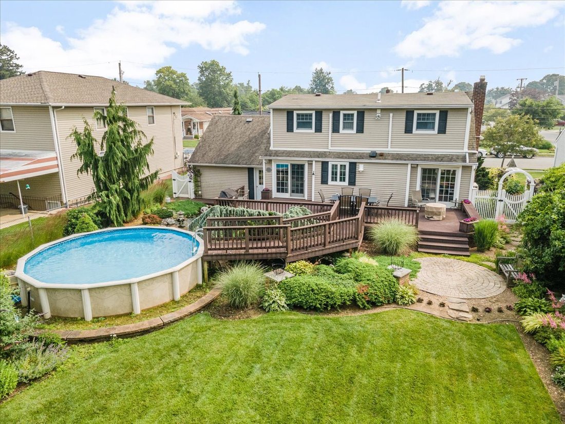 House in Bethpage, New York, United States 1 - 13023838