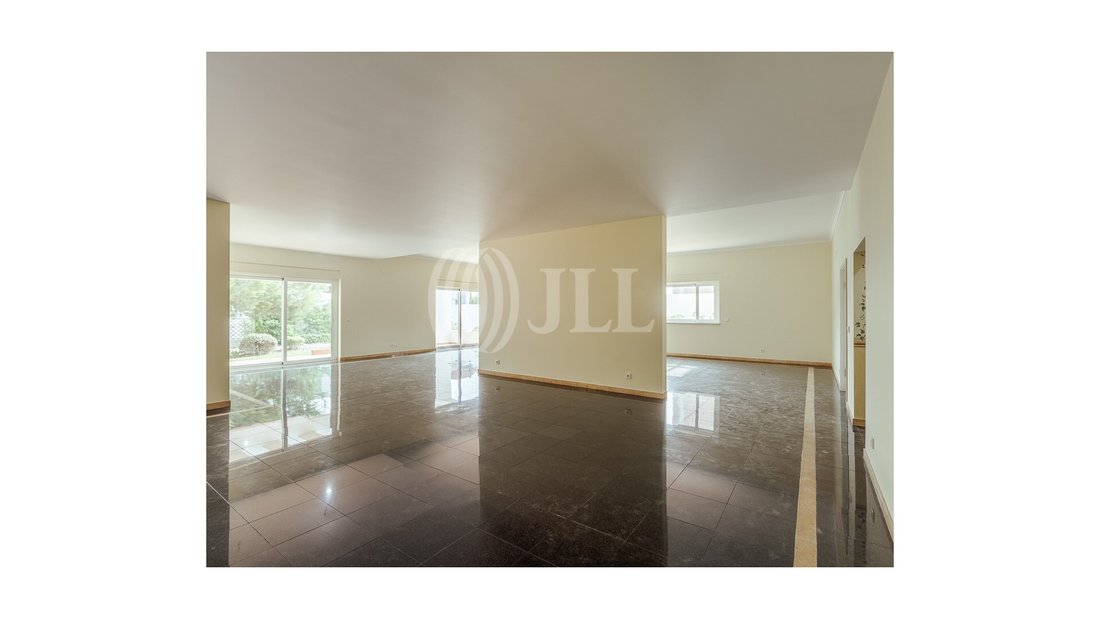 4 Bedroom Single Storey Villa In Carcavelos, In Carcavelos, Lisbon