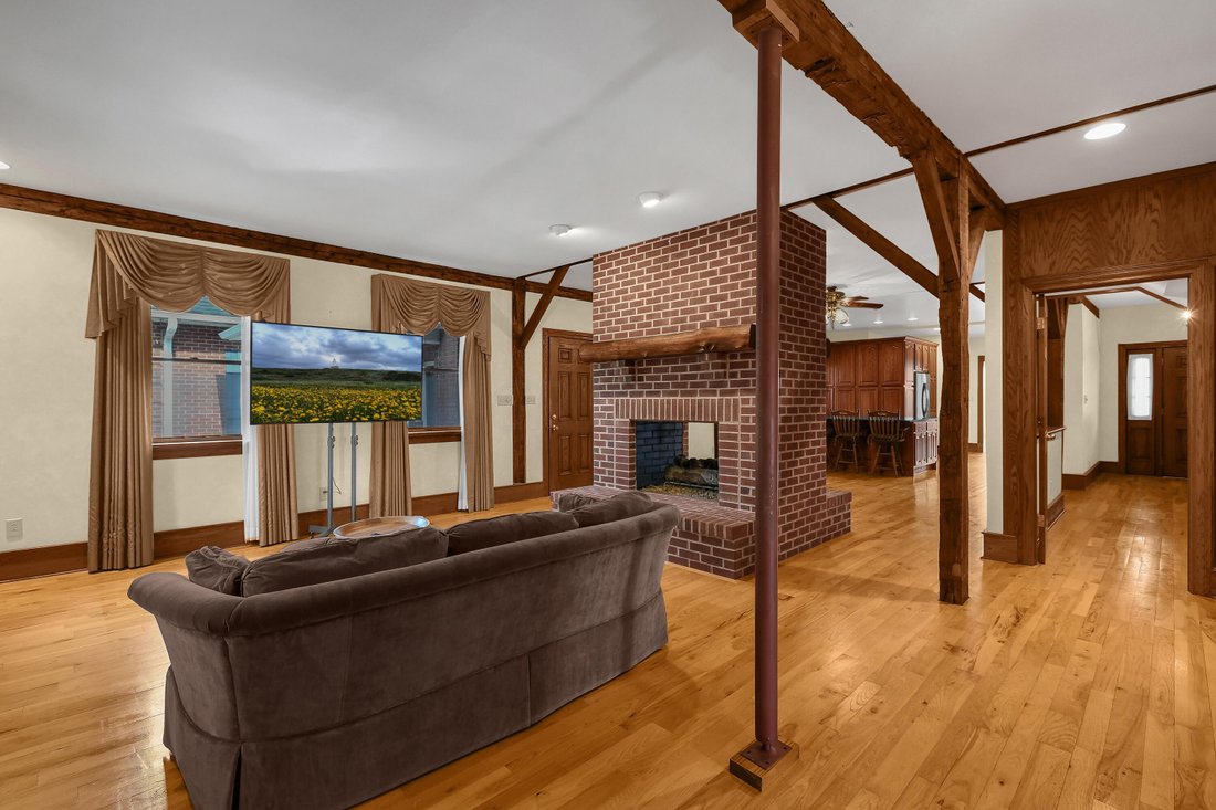 6 Bedrooms Single Family Detached In Millersport, Ohio, United States