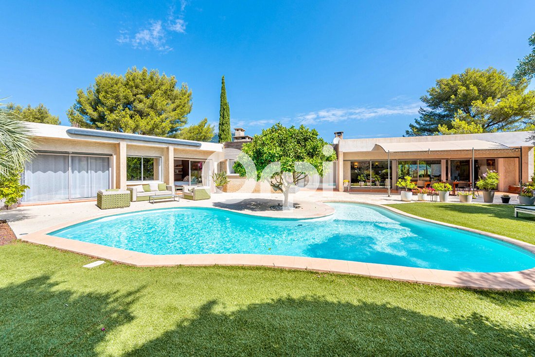 House in Le Revest-les-Eaux, Provence-Alpes-Côte d'Azur, France 1 - 13026956