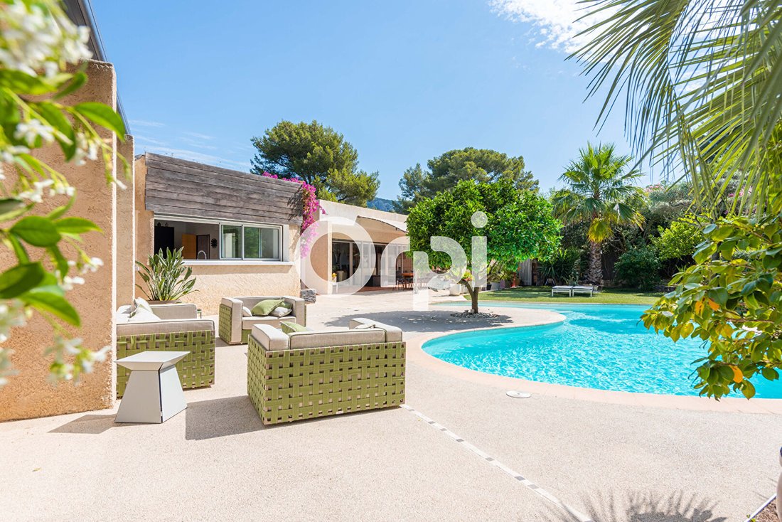 House in Le Revest-les-Eaux, Provence-Alpes-Côte d'Azur, France 3 - 13026956