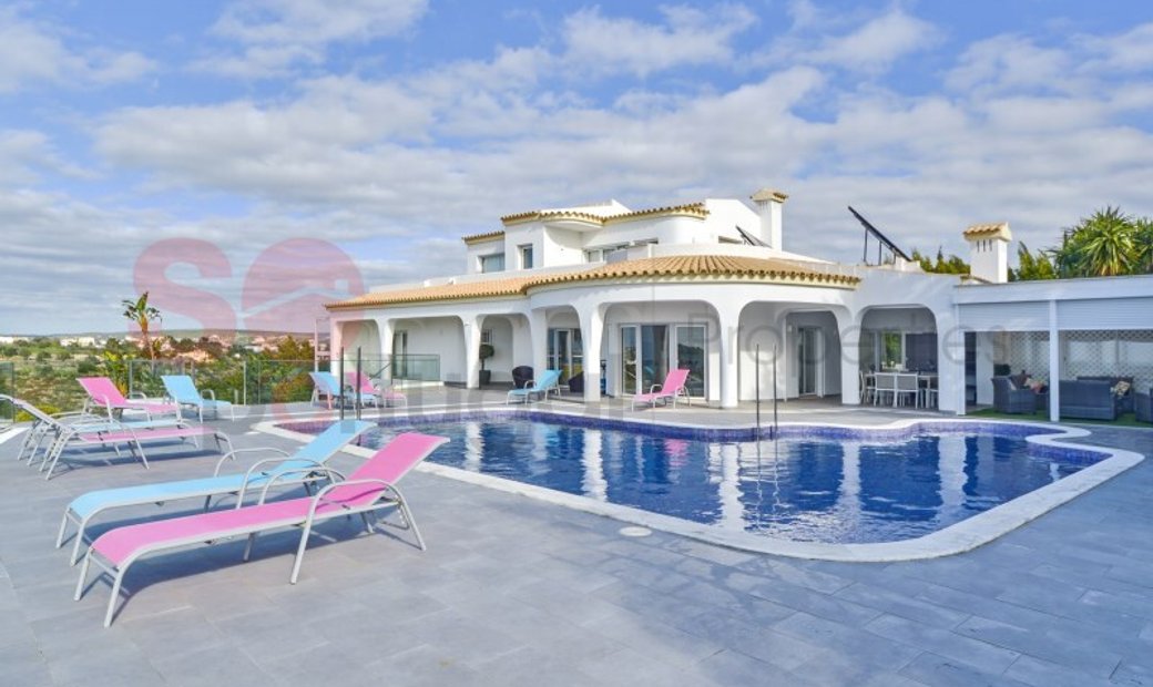 Refurbished Villa Near Loulé With Exceptional Sea In Loulé, Algarve