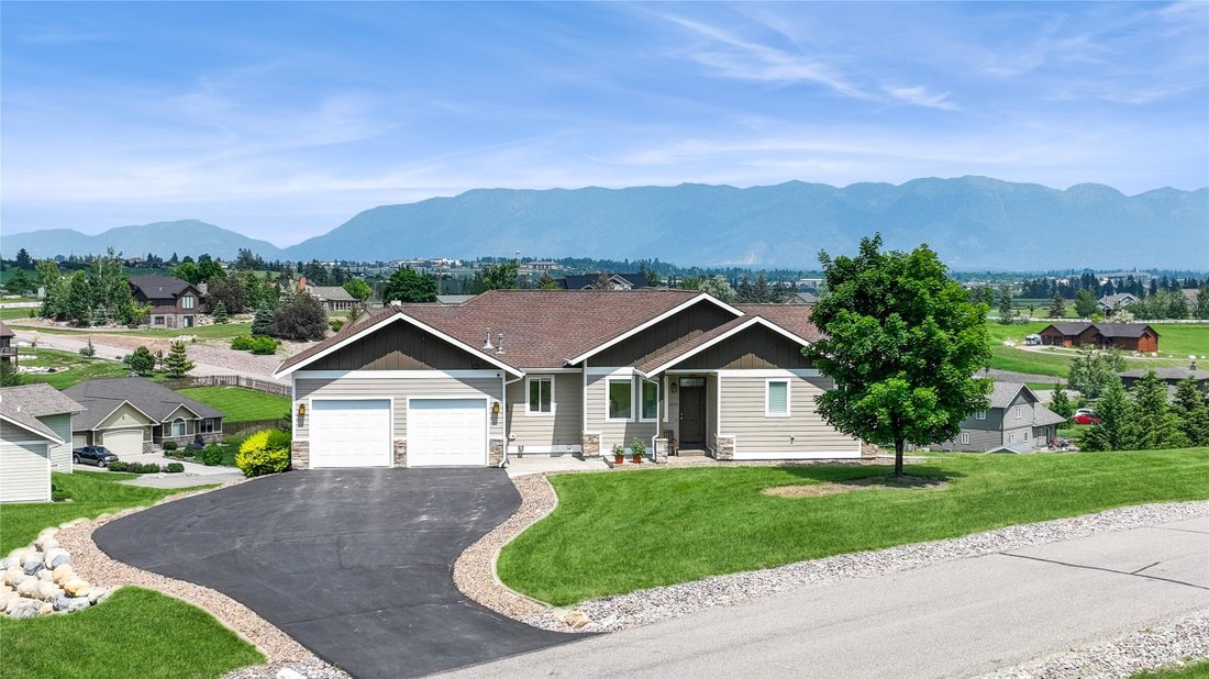 Updated Home On 1 Acre With Mountain Views In Kalispell, Montana