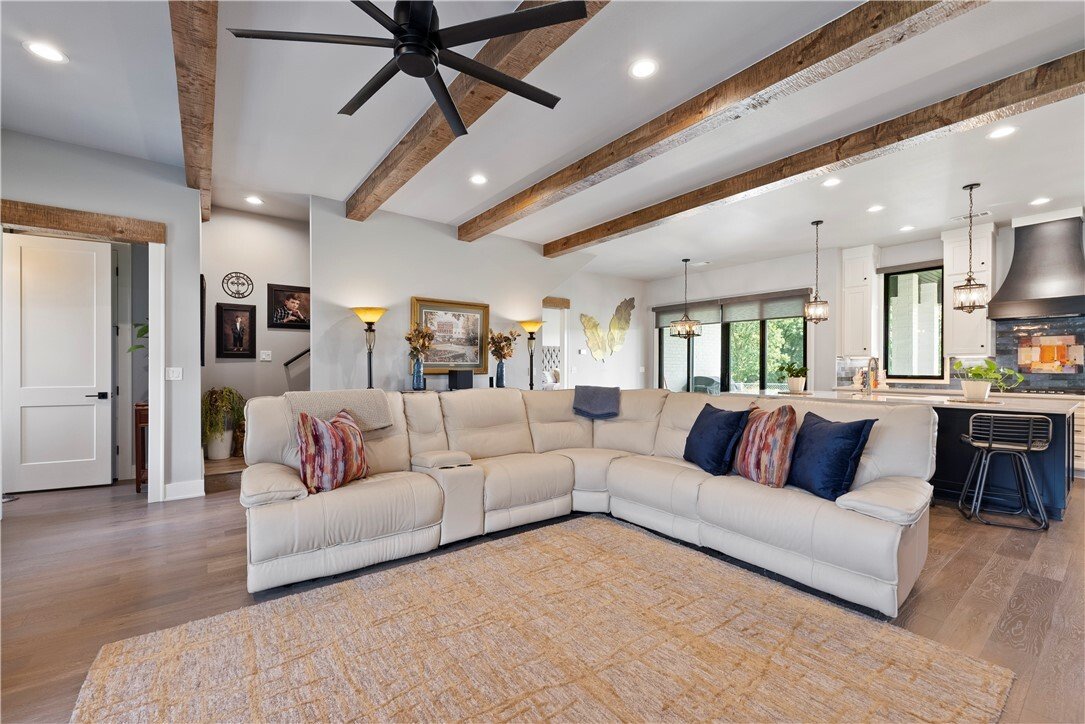 4 Bedrooms Single Family Detached In Gravette, Arkansas, United States