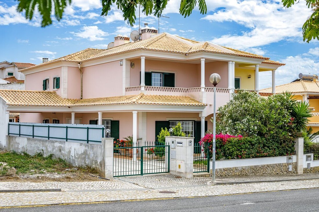 House 4 Bedrooms Ericeira 2,5 Km, A Casa Das In Ericeira, Lisbon