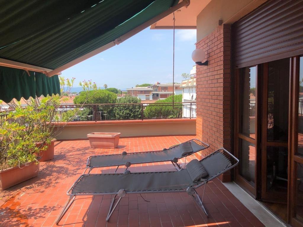 Penthouse in Ronchi, Massa, Italy 1 - 13028042