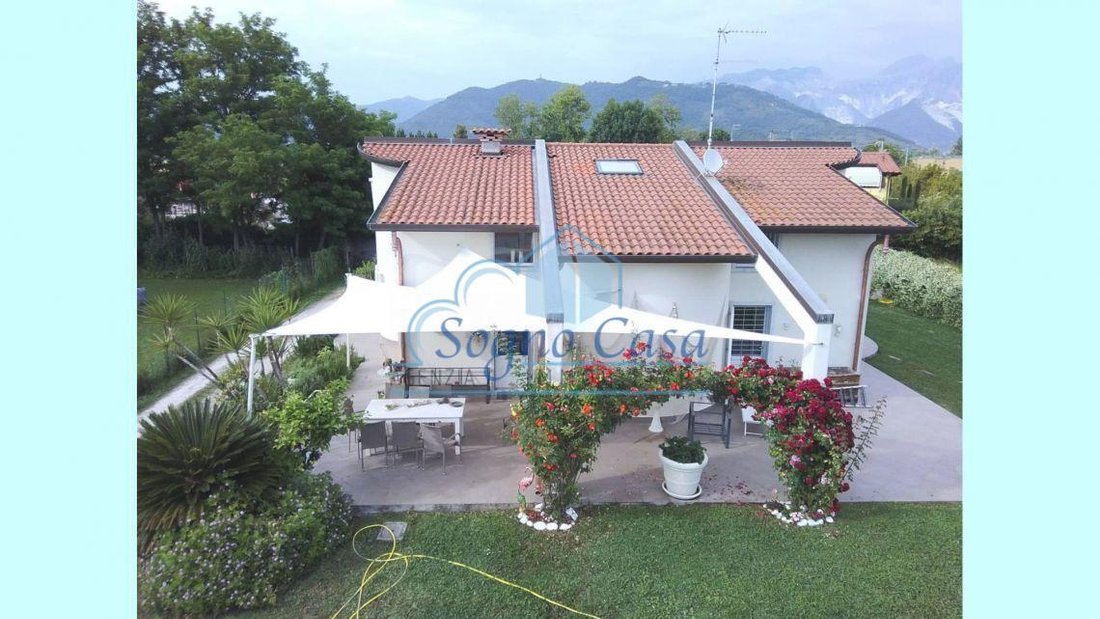 Villa in Marina di Carrara, Tuscany, Italy 2 - 13027980