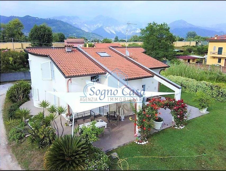 Villa in Marina di Carrara, Tuscany, Italy 1 - 13027980