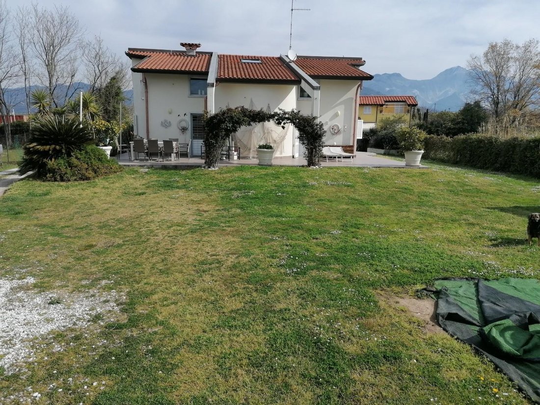 Villa in Avenza, Marina di Carrara, Tuscany 1 - 13028101