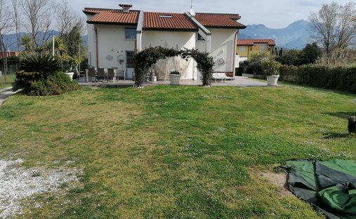 Villa in Avenza, Carrara, Toskana 1