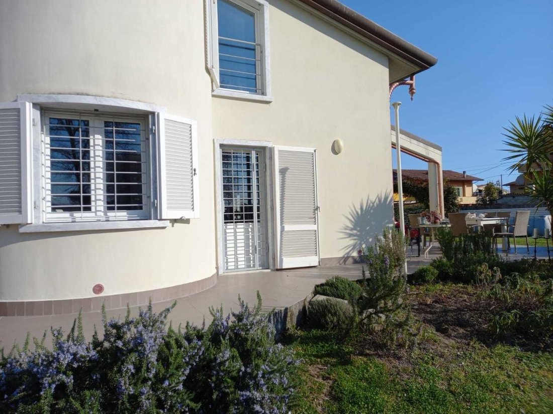 Villa in Avenza, Marina di Carrara, Tuscany 5 - 13030352