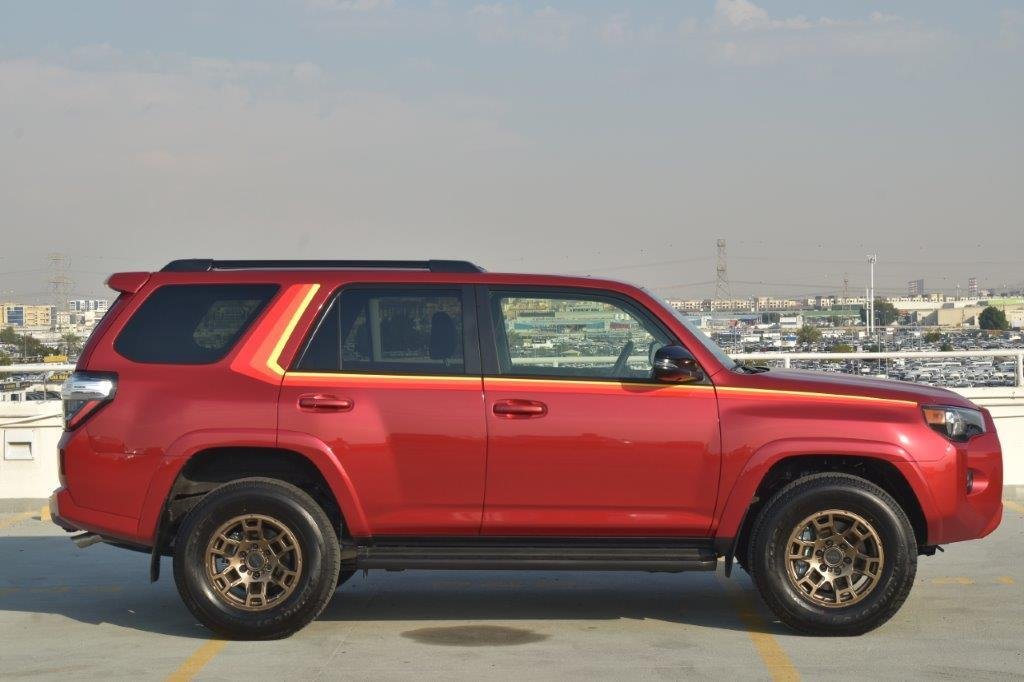 Suv in Dubai, Dubai, United Arab Emirates 3 - 13032085