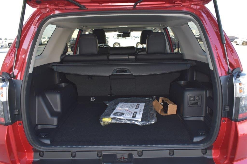 Suv in Dubai, Dubai, United Arab Emirates 5 - 13032085