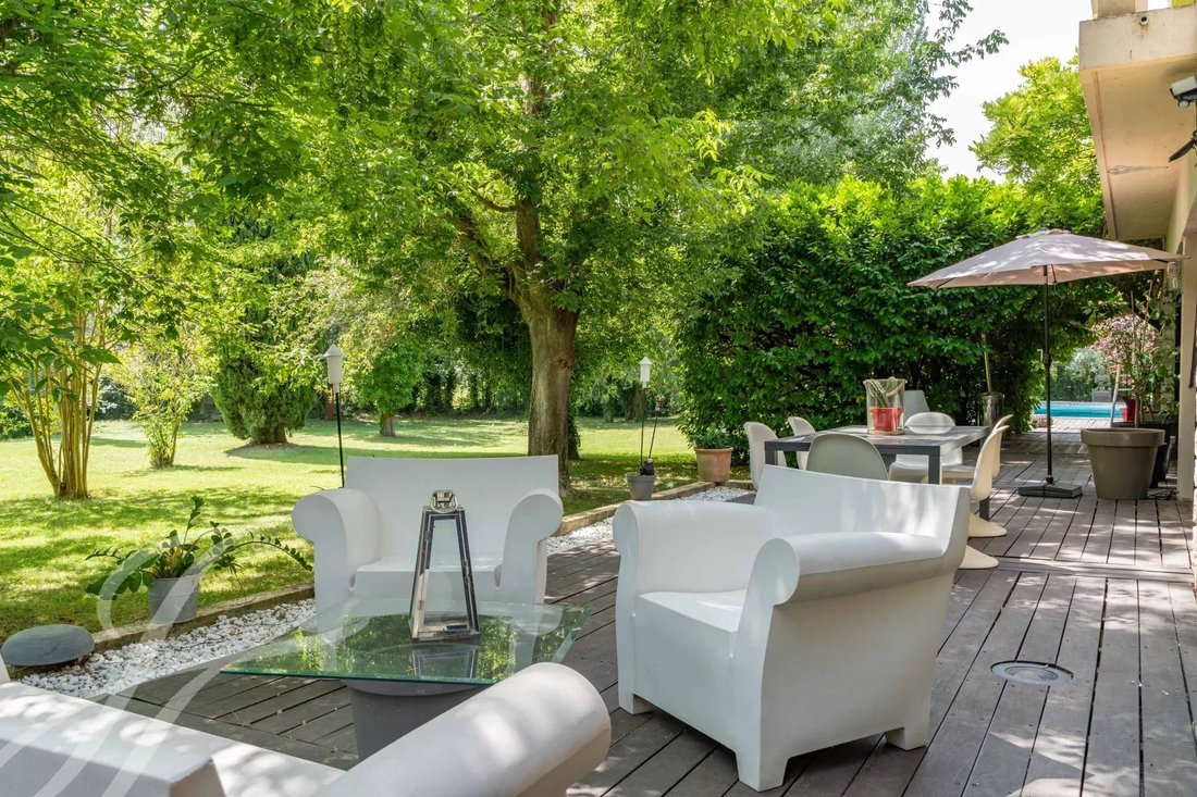 Architect Designed House In Bouc Bel Air, Provence Alpes Côte D'azur