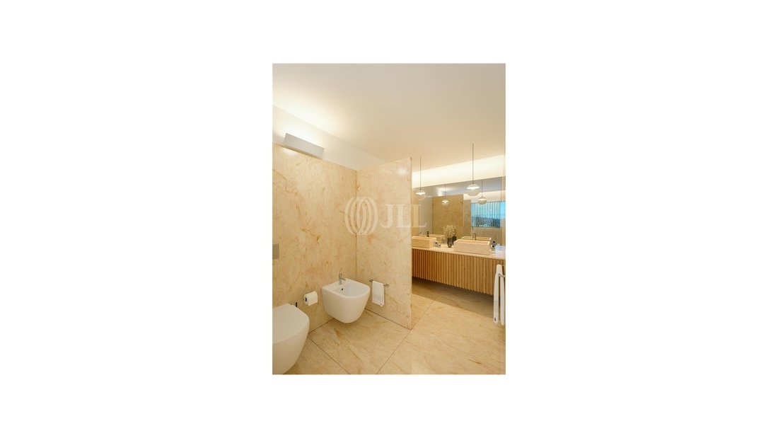 5 Bedroom House With Garden, Alcântara, Lisboa In Lisbon, Lisbon