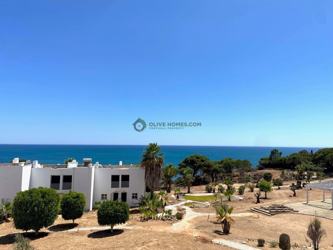 Exclusive 2 Bed Villa With Outstanding Sea In Olhos De água, Algarve