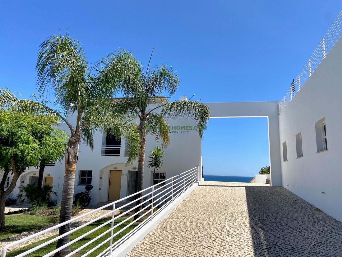 Exclusive 2 Bed Villa With Outstanding Sea In Olhos De água, Algarve