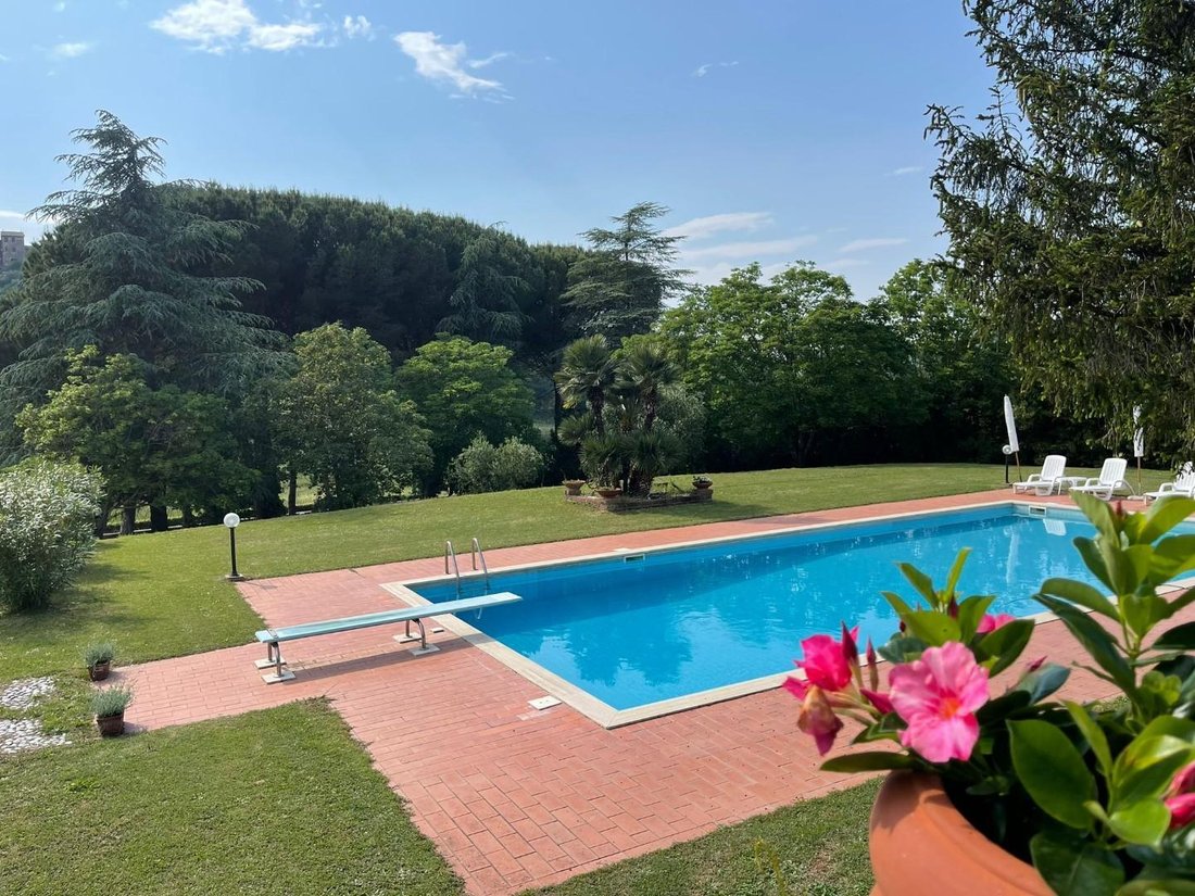 Villa in Crespina, Tuscany, Italy 2 - 12569200