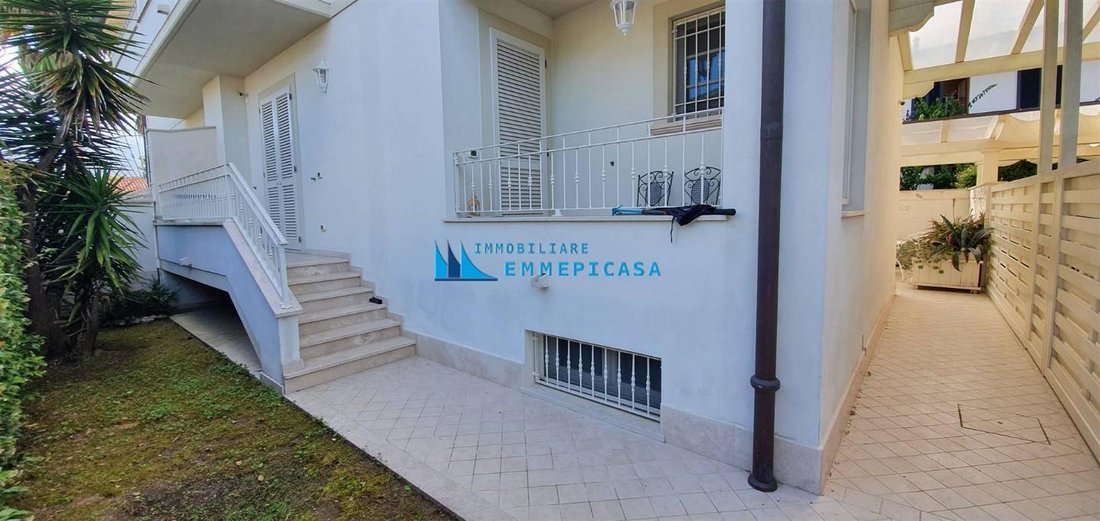 Townhouse in Cinquale, Montignoso, Tuscany 2 - 13036365