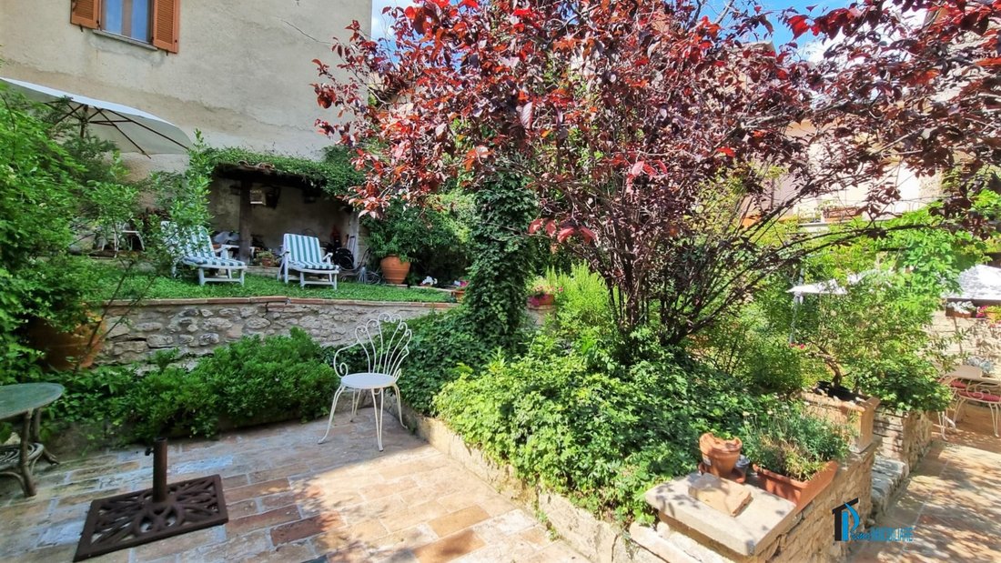 Historic Building With Garden, In The Village Of In San Gemini, Umbria