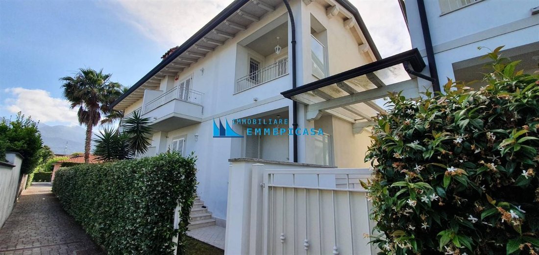 Townhouse in Cinquale, Montignoso, Tuscany 1 - 13036365