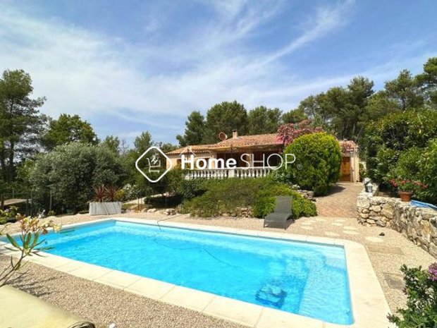 Luxury homes with balcony for sale in Saint-Savournin, Provence-Alpes ...