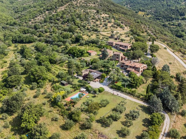 Italy Countryside Ranches Luxury farm ranches for sale in Cortona, Tuscany, Italy | JamesEdition