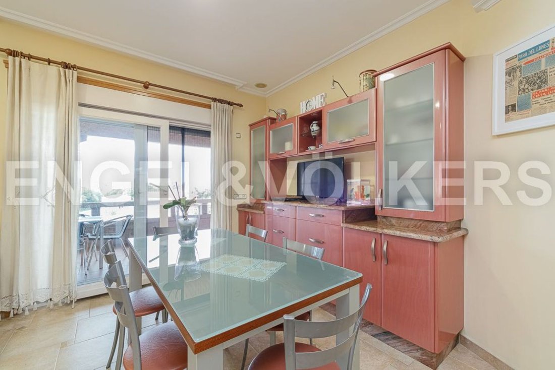 Vigo Villa In Vigo, Galicia, Spain For Sale (13036336)