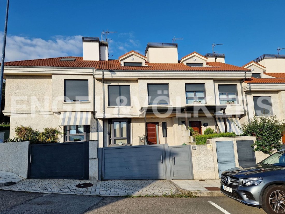 Vigo Villa In Vigo, Galicia, Spain For Sale (13036355)