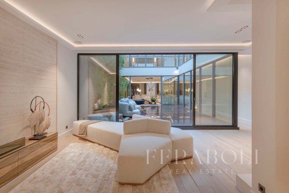 Apartment in Palais Royal, Paris 1er Arrondissement, Paris 4 - 13038248