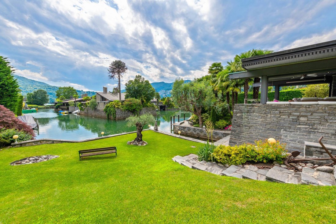 Villa For Sale In In Caslano, Ticino, Switzerland For Sale (13039775)