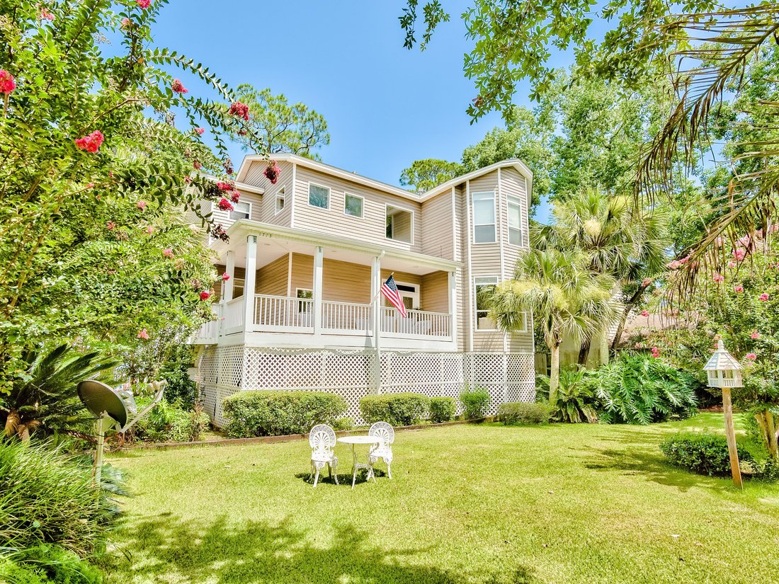 Multi Level Bayfront Home With Garage And In Niceville, Florida, United