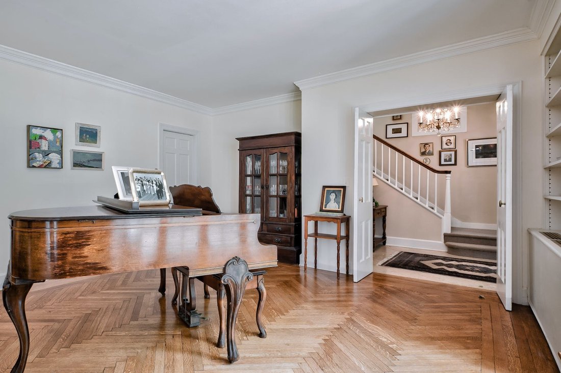 32 Koenig Drive, Oyster Bay Cove, In Oyster Bay Cove, New York, United