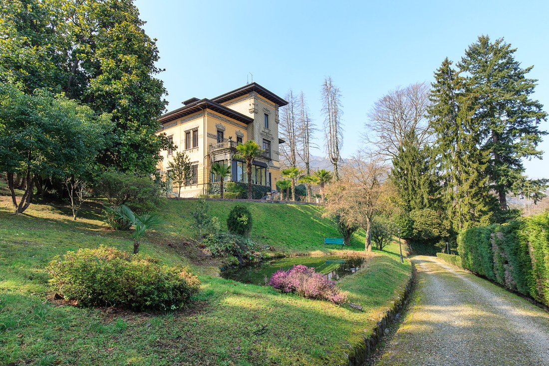 Villa in Stresa, Piedmont, Italy 2 - 13043096