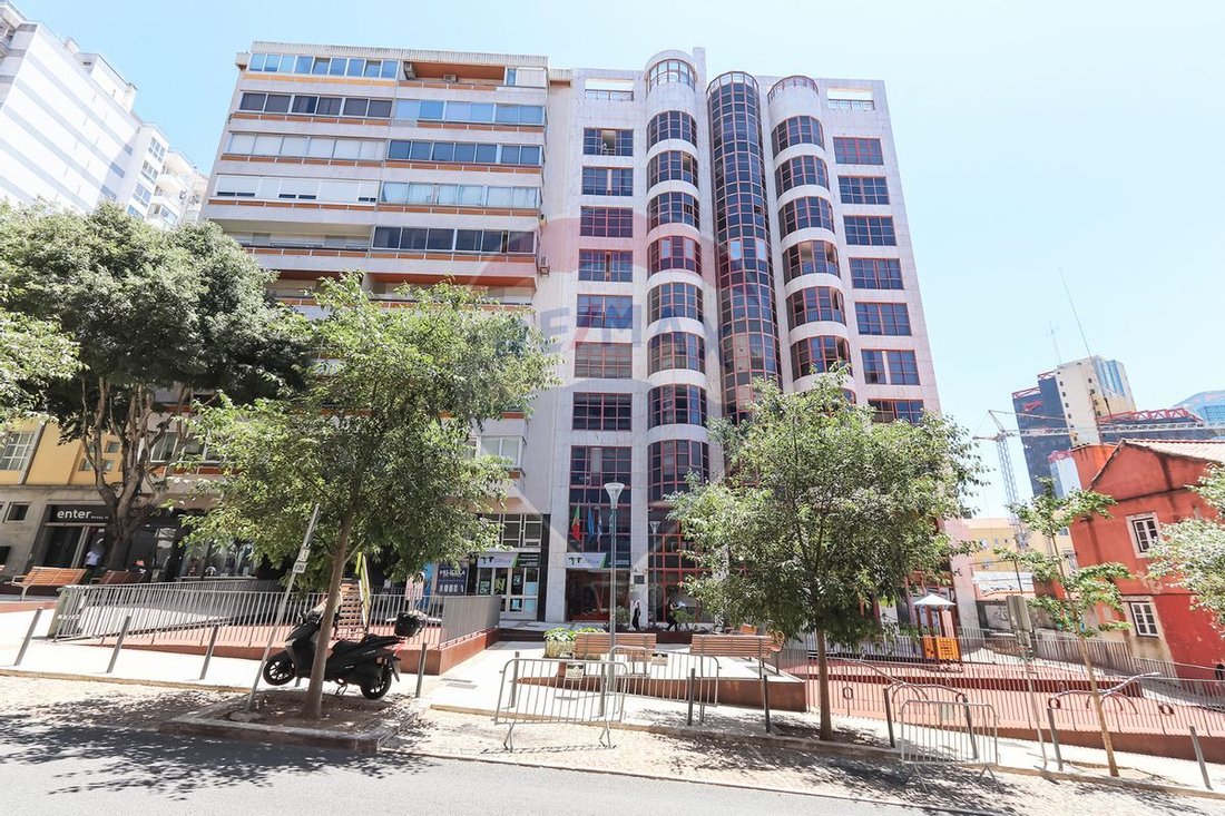 Apartment in Campolide, Lisbon, Portugal 2 - 13039243