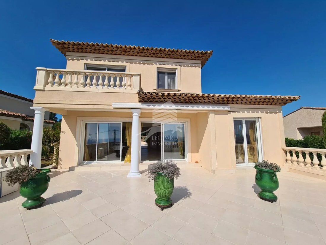 Superb 6 Room Villa With Swimming In Fréjus, Provence Alpes Côte D'azur