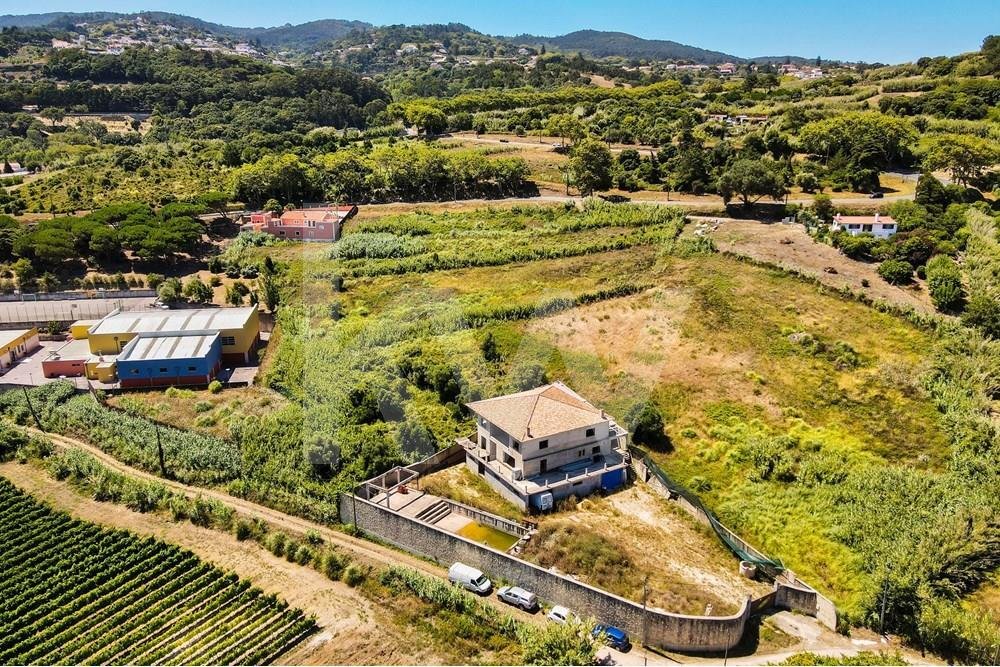 Sale Of Land With An Area Of 1860 M2, Perfect For In Colares, Lisbon