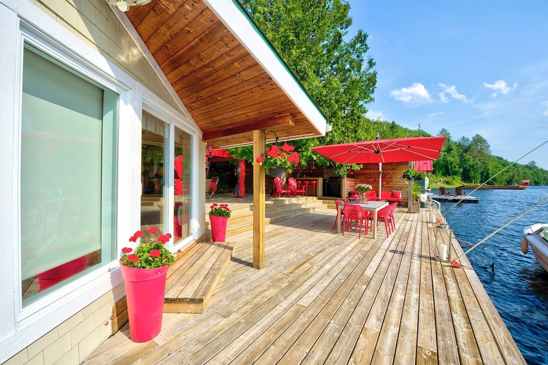 Lac Des Seize îles, Laurentides In Lac Des Seize îles, Quebec, Canada